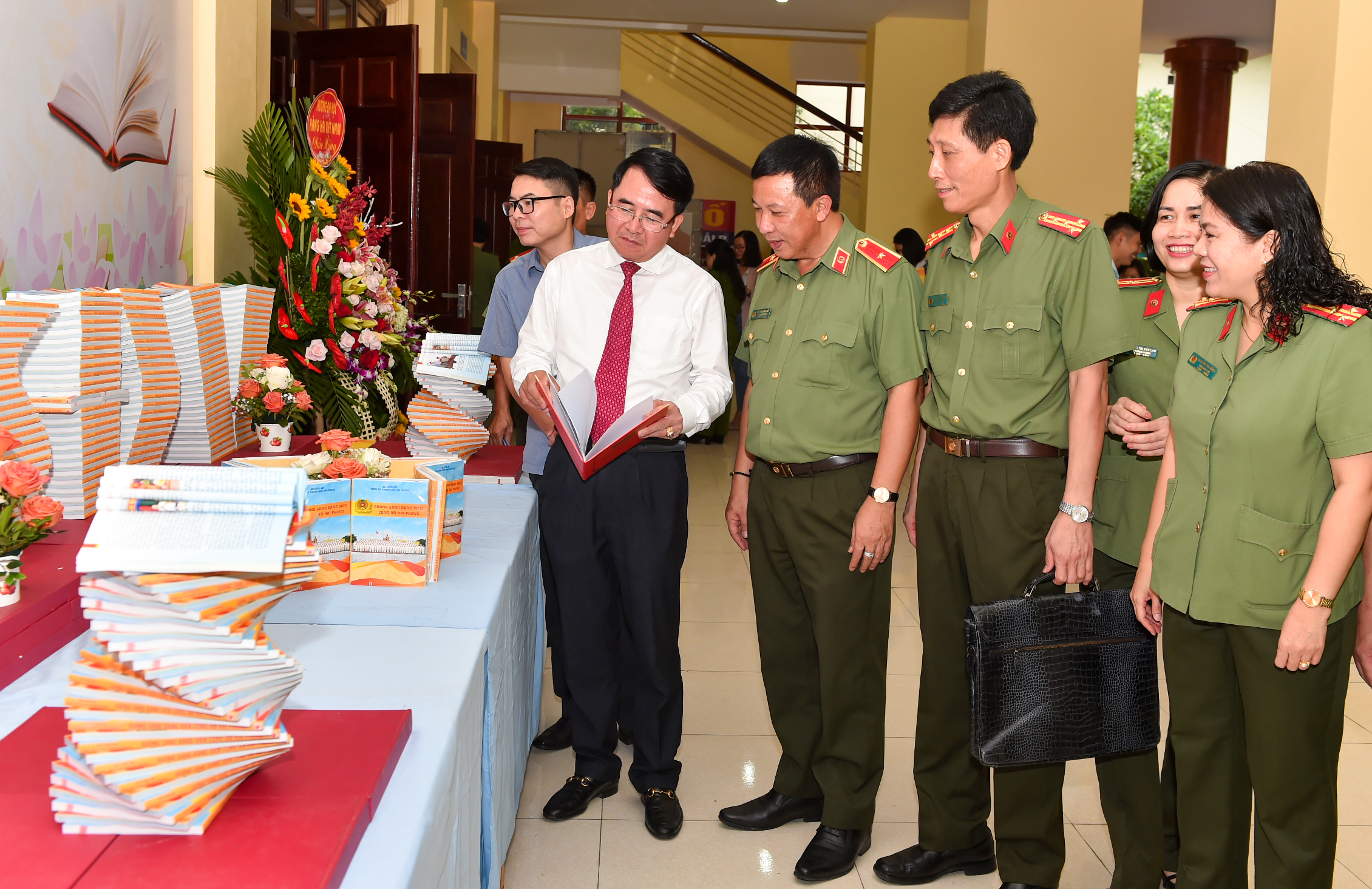 Thực hiện hiệu quả công tác giáo dục chính trị tư tưởng cho cán bộ chiến sỹ